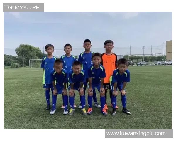 杭州足球队在邀请赛中以55分稳居积分榜首位展现强劲实力