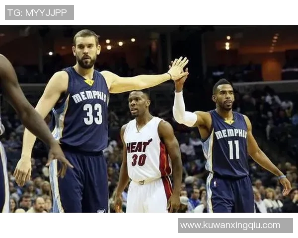 爵士队与灰熊队球探对决分析揭示双方战术与球员优势 爵士队与灰熊队球探对决分析揭示双方战术与球员优势