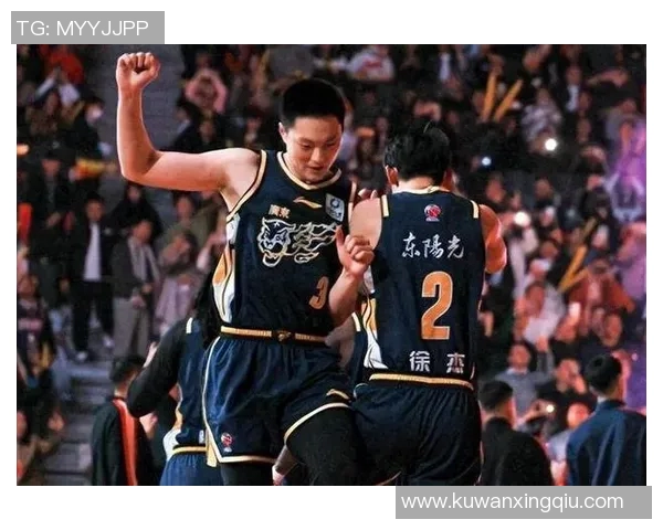 胡明轩：从青涩新星到篮球场上的璀璨巨星之路