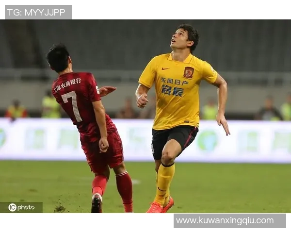 2016年恒大与重庆的巅峰对决回顾及精彩瞬间分析 2016年恒大与重庆的巅峰对决回顾及精彩瞬间分析