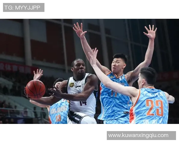 2020年CBA新疆队与山东队激战回顾精彩瞬间与赛场亮点分析