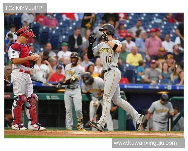 光芒与太空人激战正酣MLB季后赛精彩对决引发球迷热议